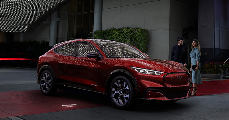 Ford Mustang Mach-E costado