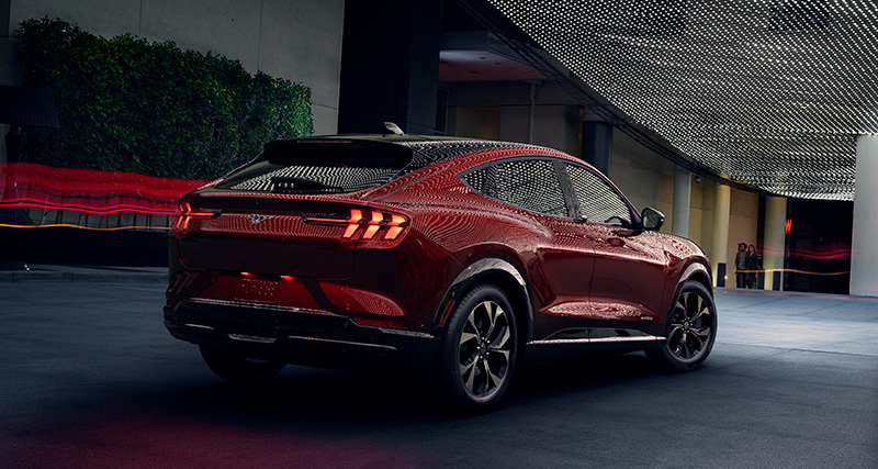 Ford Mustang Mach-E trasera