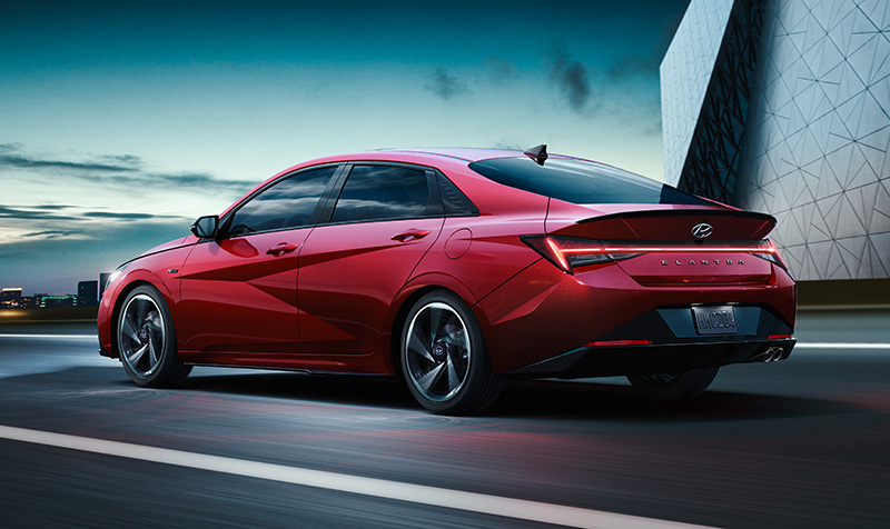 Hyundai Elantra N Line trasera costado