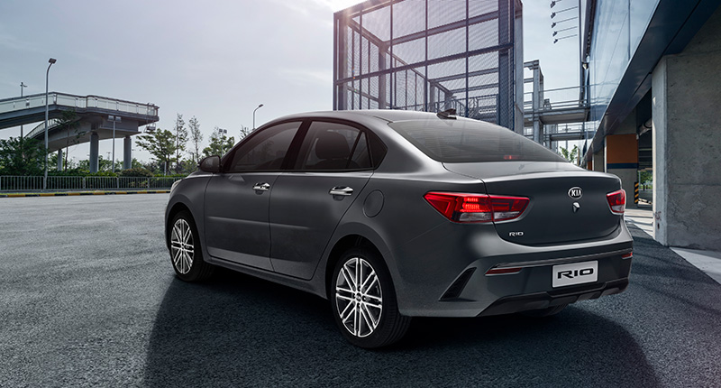 KIA Rio 2021 sedan atras