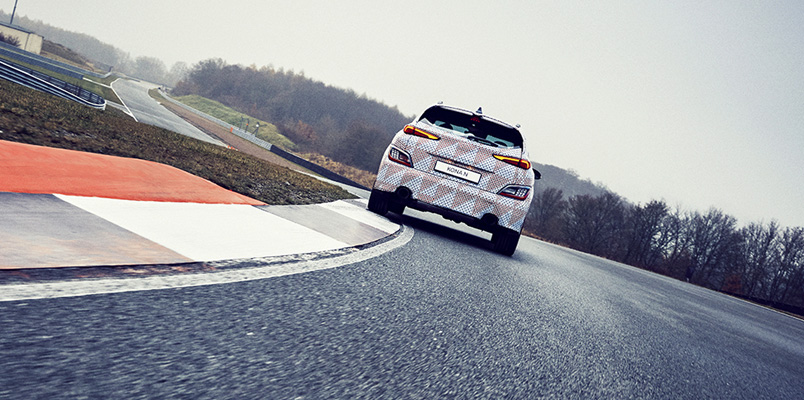 Hyundai KONA N 2021 atras