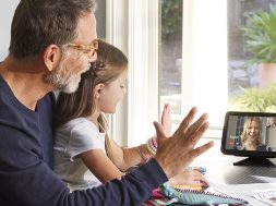 Echo-Show-8-llamada-familiar Dia del nino