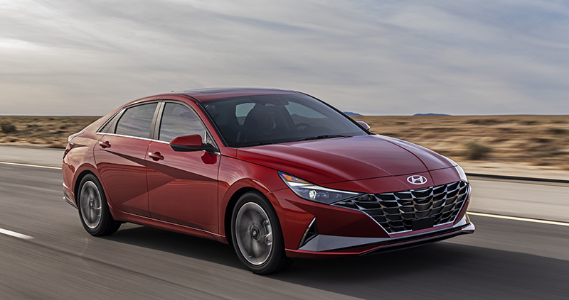 Hyundai Elantra 2022 frontal costado