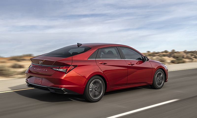 Hyundai Elantra 2022 trasera