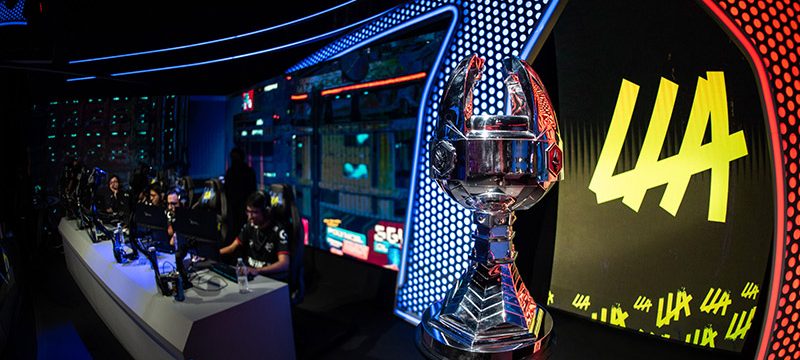 INFINITY Liga Latinoamerica de League of Legends trofeo