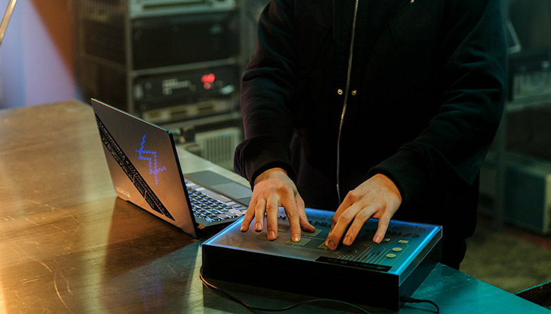 ROG Zephyrus G14 Alan Walker Special Edition caja