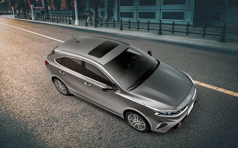 KIA Forte hatchback 2022 costado