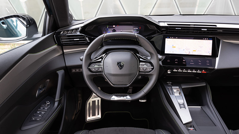 Snapdragon Automotive Cockpit PEUGEOT 308