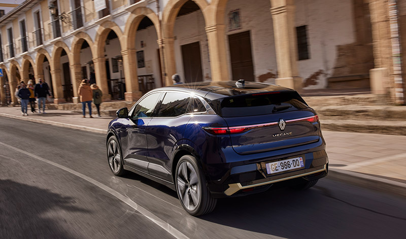Renault Megane E-TECH Electric trasera