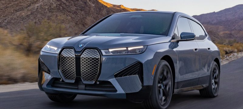 Salma Hayek, Schwarzenegger y BMW iX Super Bowl LVI