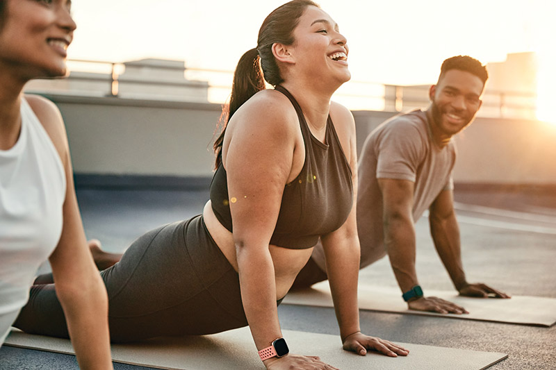 Fitbit fuerza física fuerza mental yoga
