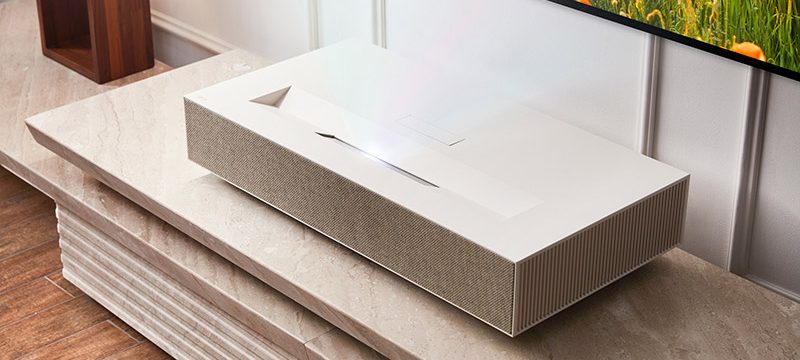 El proyector LG CineBeam 4K HU915QE para espacio pequeños