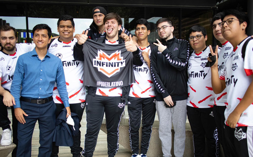 Logitech G sigue como patrocinador de los equipos de INFINITY