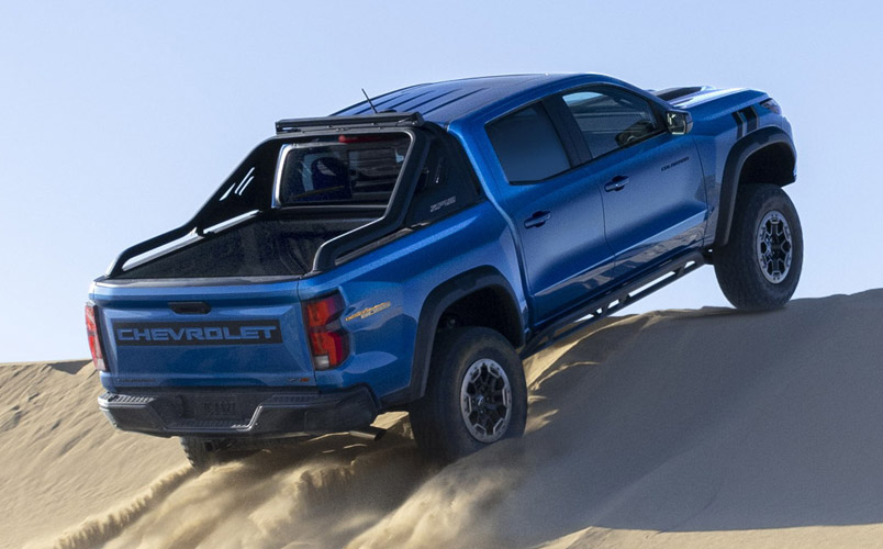 Chevrolet Colorado 2023 ZR2 atras