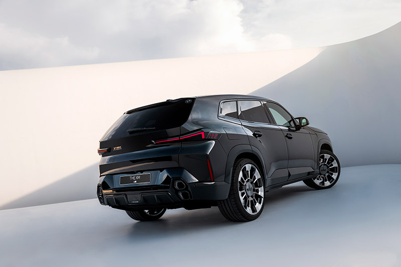 BMW XM trasera