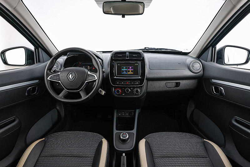 Renault Kwid E-Tech interior anuncio
