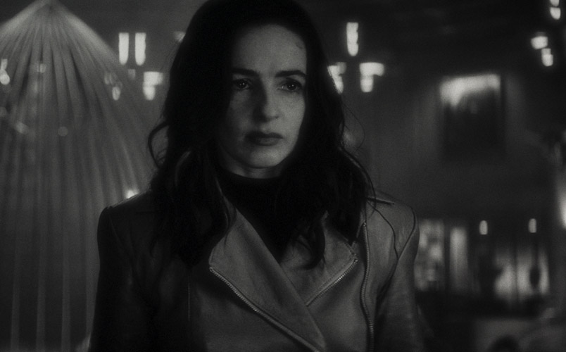 Hombre Lobo por la Noche disponible