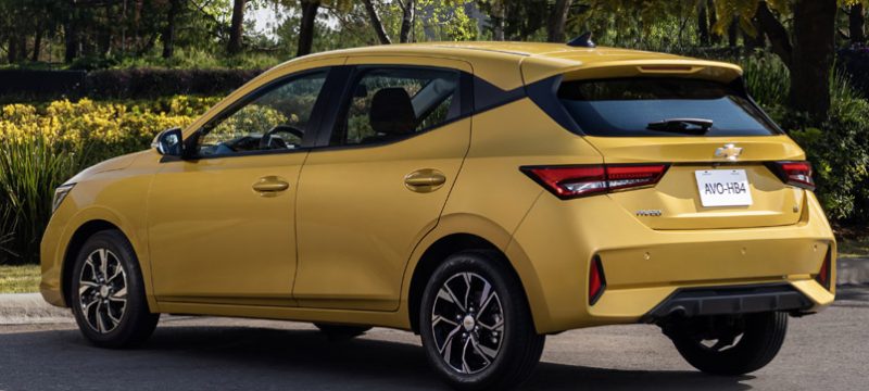 Chevrolet Aveo Hatchback 2024 amarillo