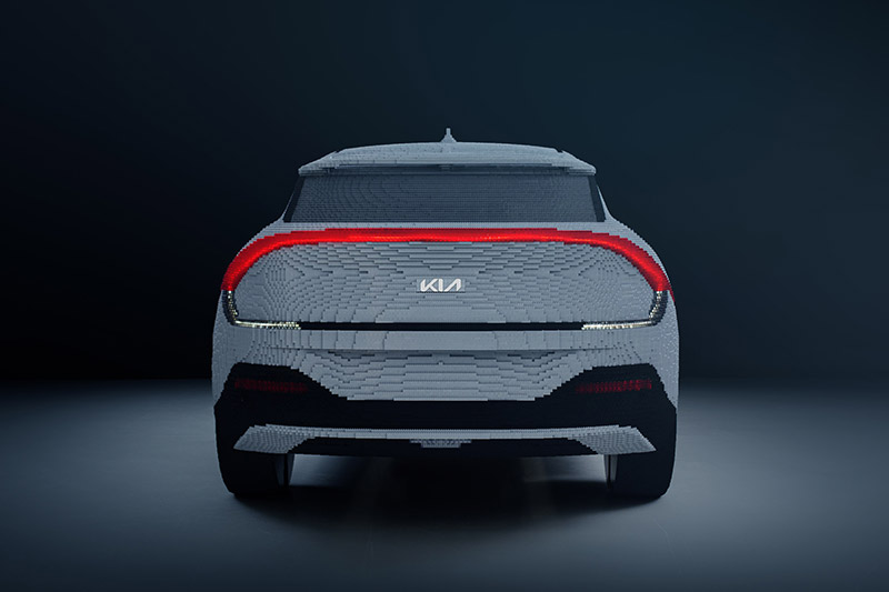 Brick to the future KIA EV6 trasera