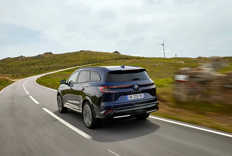 Renault Espace E-TECH 200CH trasera