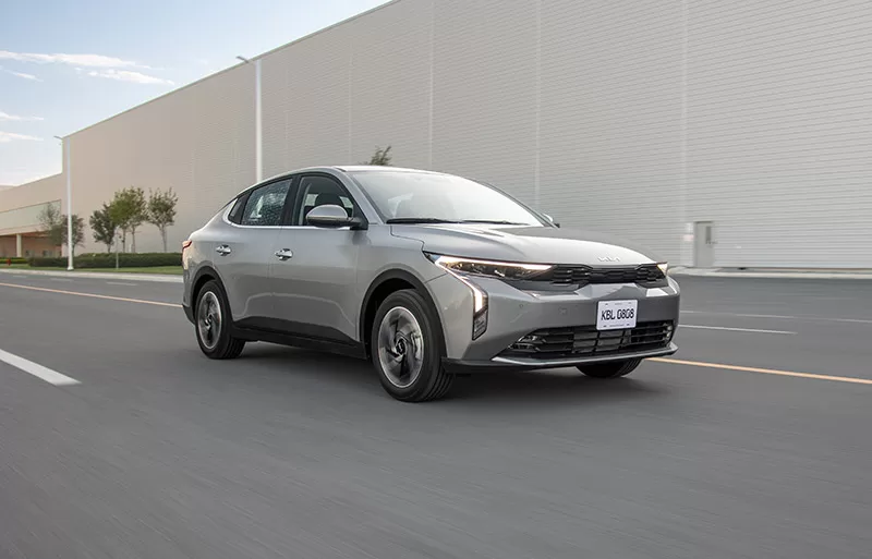 Kia K3 Sedán costado