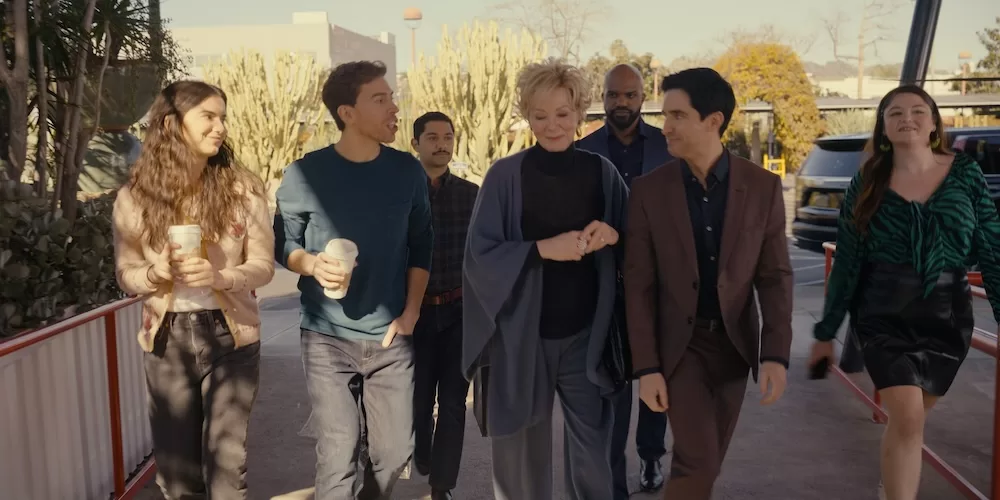 HACKS dylan-gelula-jordan-gavaris-mark-indelicato-jean-smart-carl-clemons-hopkins-paul-w-downs-megan-stalter