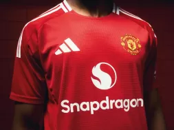 Manchester United y Snapdragon AR logo