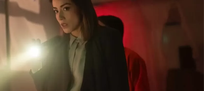 Chloe Bennet Misterio en Chinatown