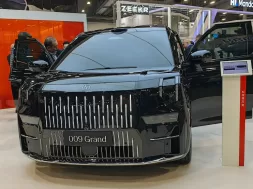 Zeekr 009 x Qualcomm Snapdragon Cockpit CES 2025