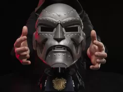 Casco Doctor Doom Hasbro Marvel Legends