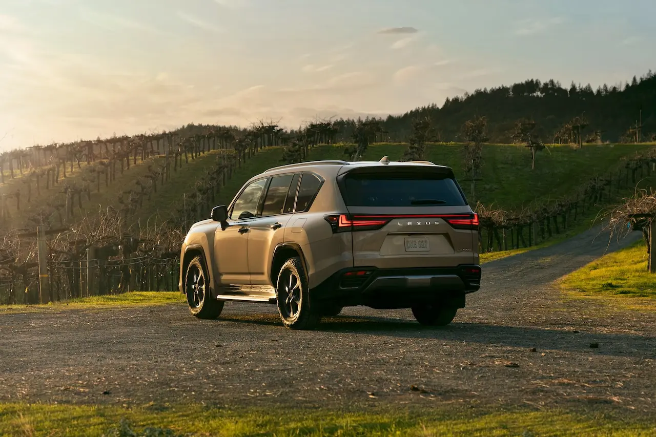 Lexus LX700h trasera