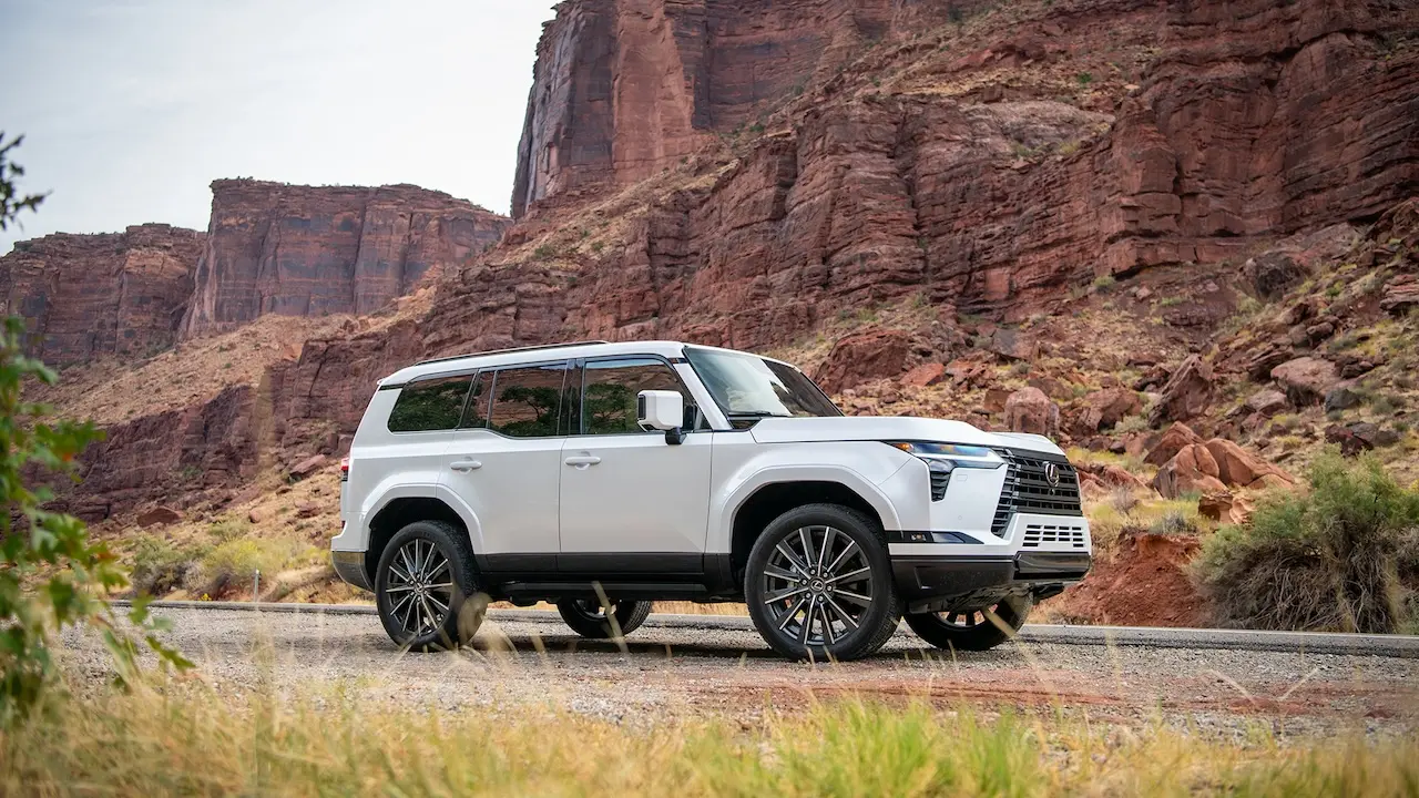 Lexus GX 550 costado