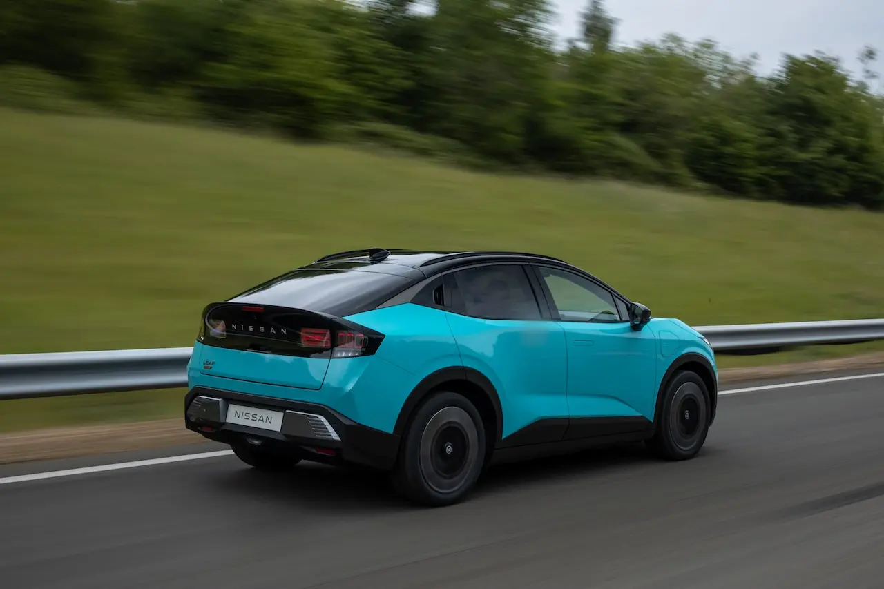 Nissan LEAF 2026 trasera