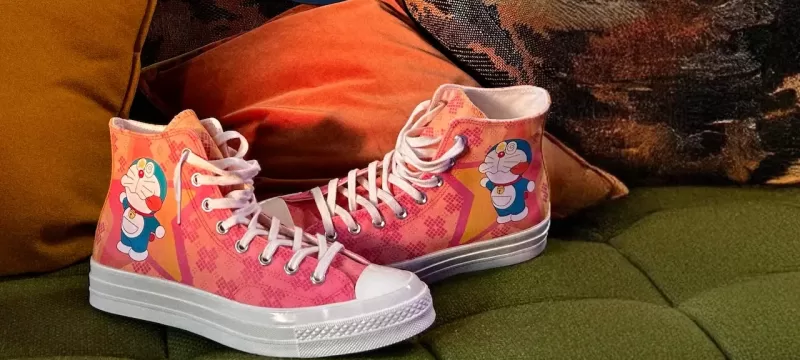 Converse x Doraemon rosa naranja