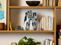 LEGO Icons Transformers Soundwave