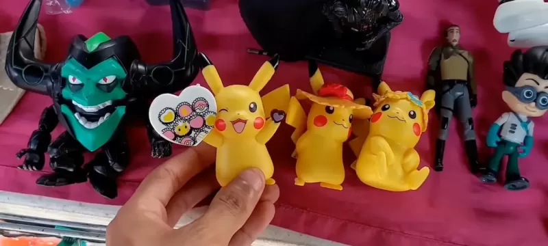 Toy Hunting DroidCole