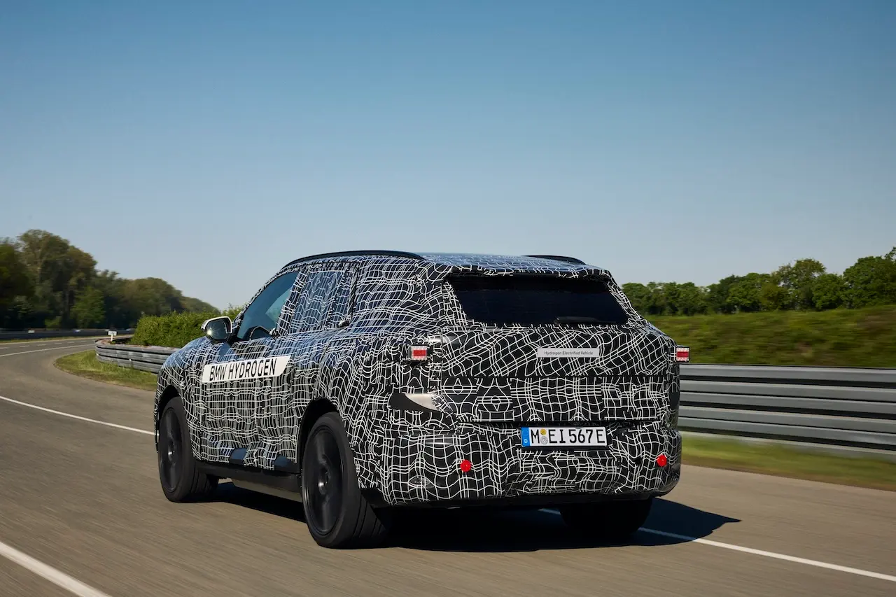 BMW iX5 Hydrogen prototipo 2028 trasera