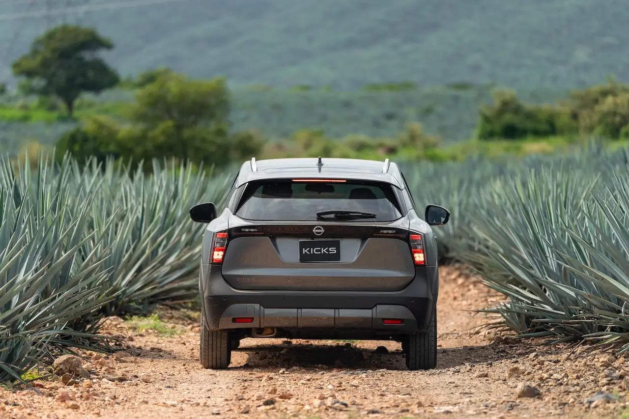 Nissan Kicks 2025 trasera