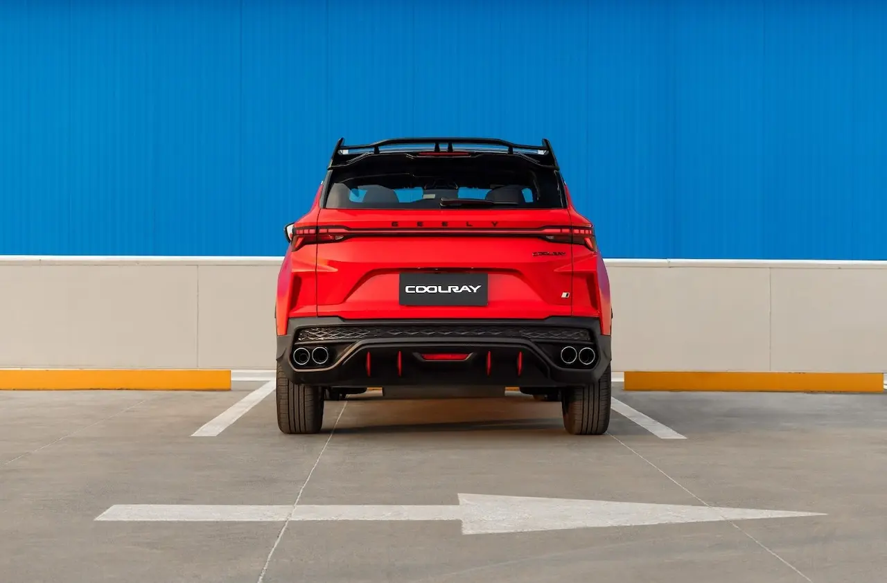 Geely Coolray 2026 trasera