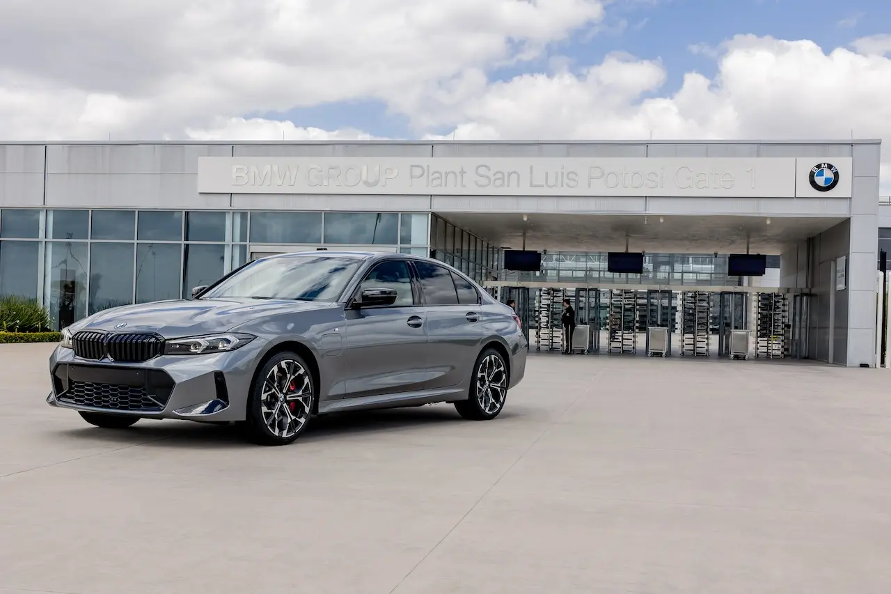 BMW 330e 50 Jahre Edition hecho en México celebra 50 años del sedán deportivo