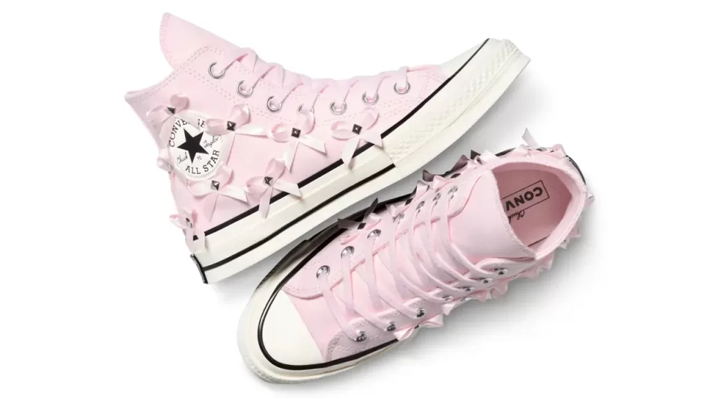 Converse Better With a Bow y Feminine Edge