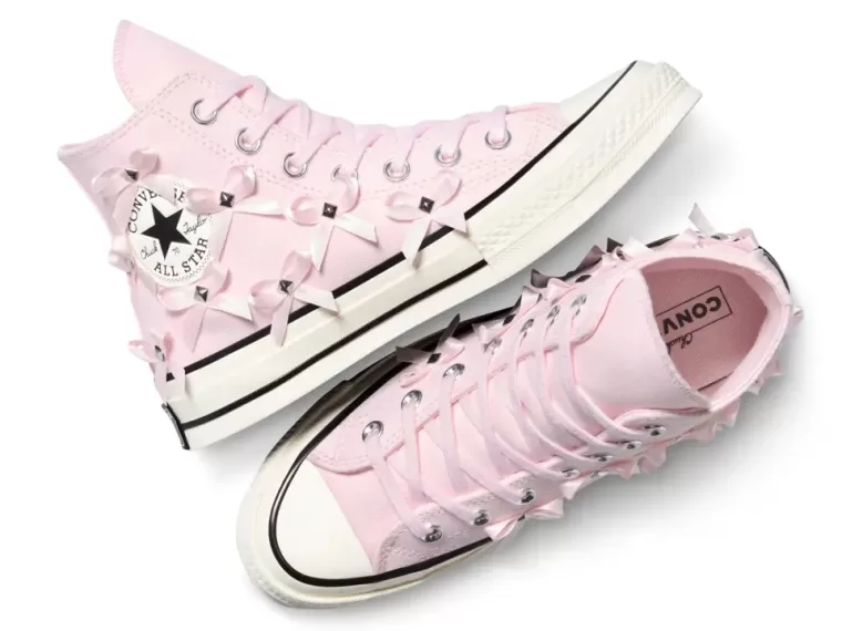 Converse Better With a Bow y Feminine Edge