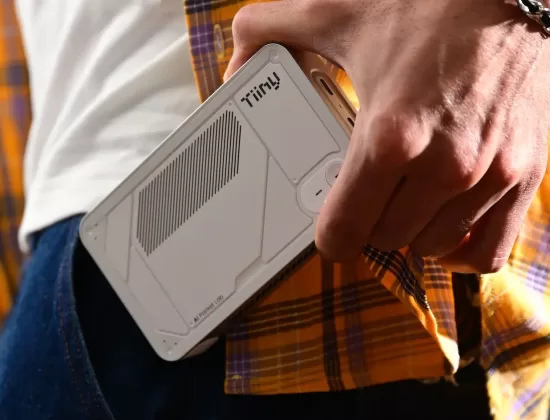 Tiiny AI Pocket Lab compacto