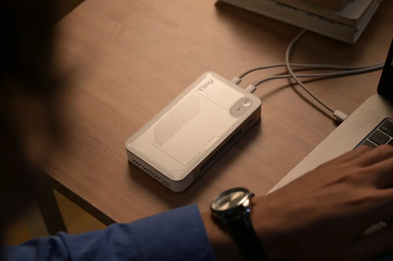 Tiiny AI Pocket Lab conectado PC CES 2026