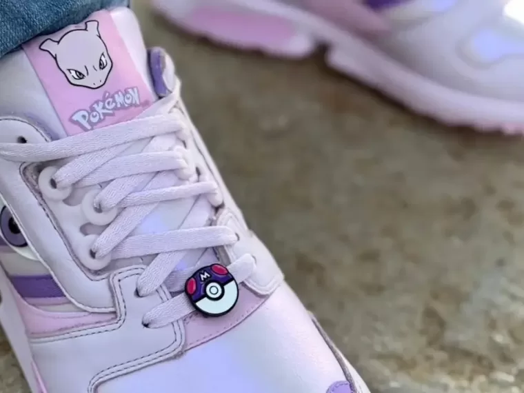 Pokémon x adidas ZX 8000 Mewtwo detalles
