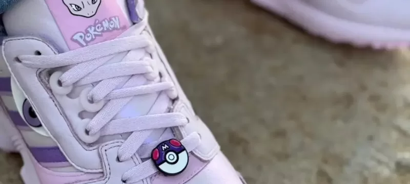 Pokémon x adidas ZX 8000 Mewtwo detalles