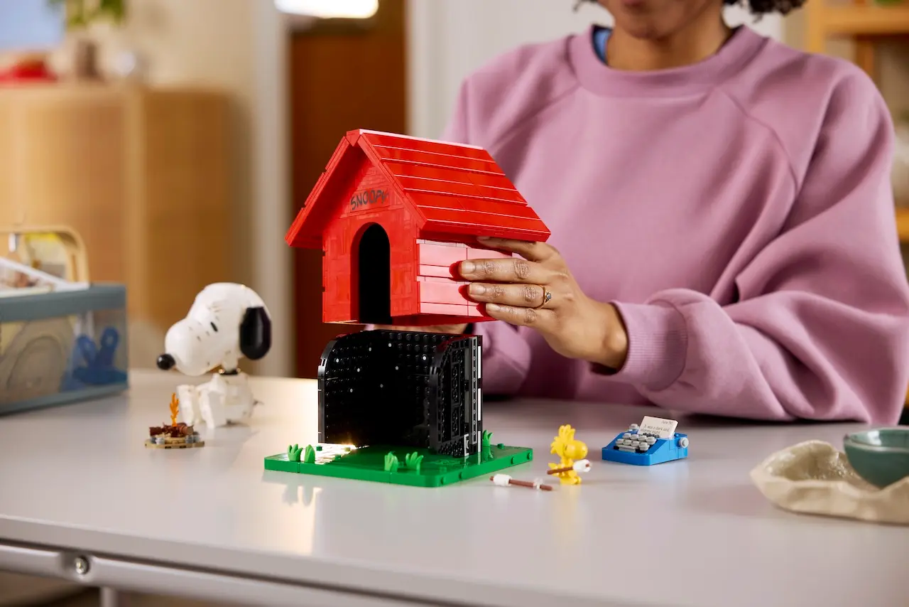 LEGO Peanuts La Casita de Snoopy fogata