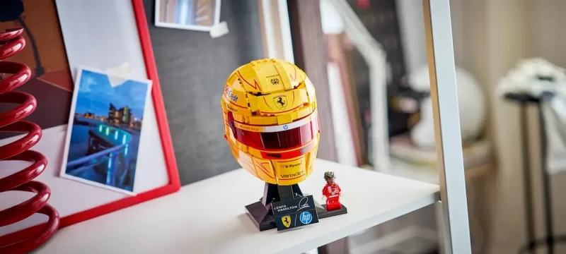 Casco LEGO Lewis Hamilton
