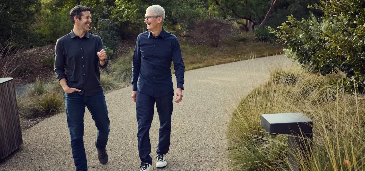 Apple John Ternus y Tim Cook