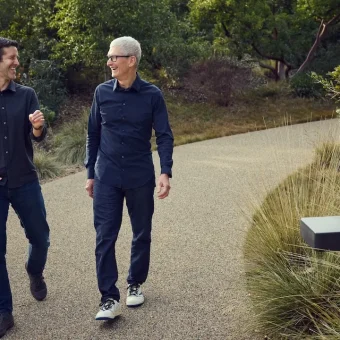 Apple John Ternus y Tim Cook